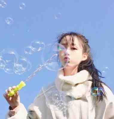 畅销小说觉醒后,假千金凭实力成团宠