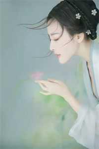 穿成精分怎么了？照样是最强炼气完整版