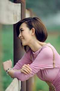 分手后,我让垃圾竹马跪地喊婶婶